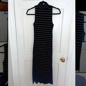 Mock-neck Sleeveless Dress